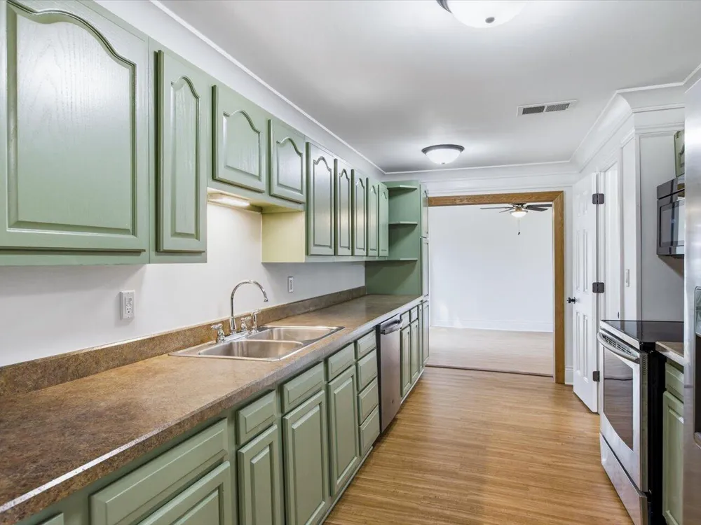 124 Roselawn Street Algonac City, MI 48001