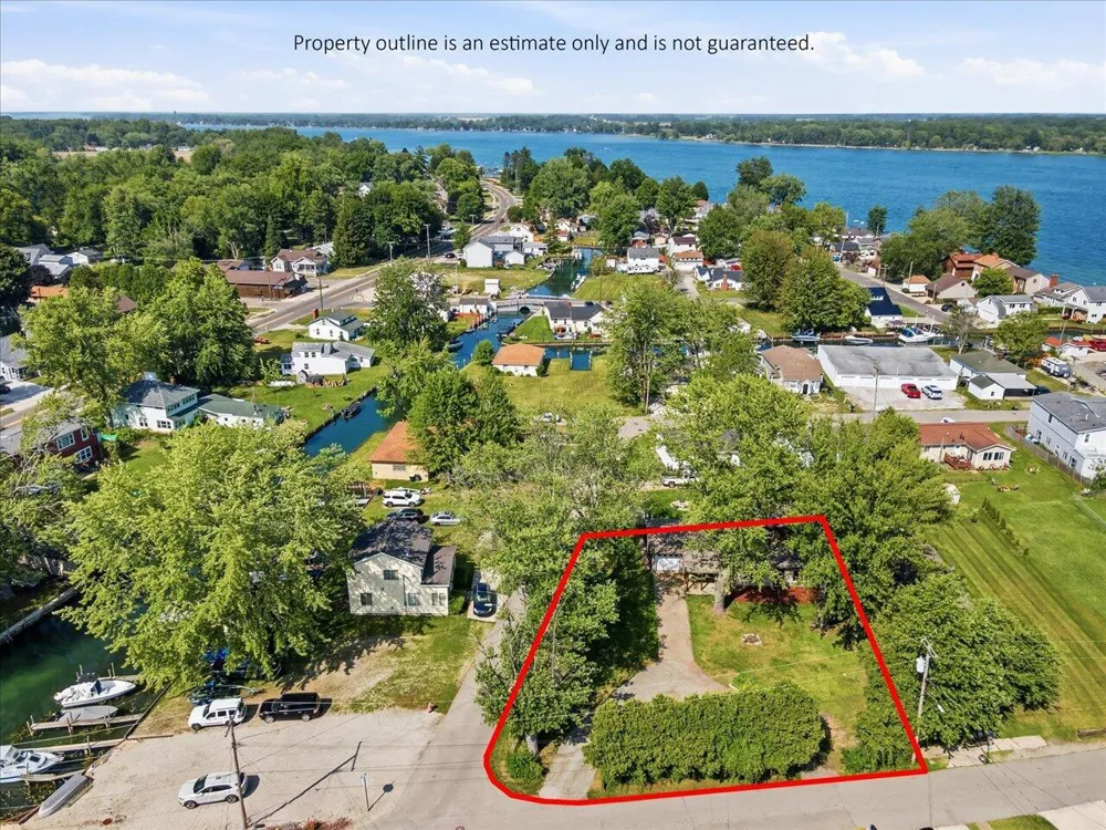 124 Roselawn Street Algonac City, MI 48001
