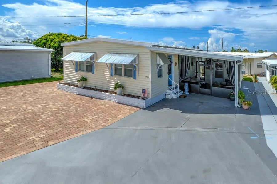 1916 ILLINOIS AVENUE Bradenton, FL 34207