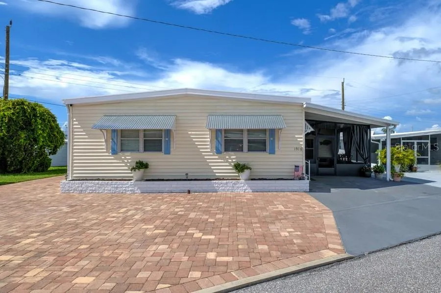 1916 ILLINOIS AVENUE Bradenton, FL 34207