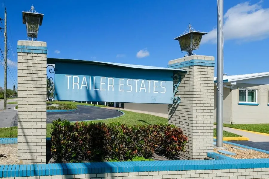 1916 ILLINOIS AVENUE Bradenton, FL 34207