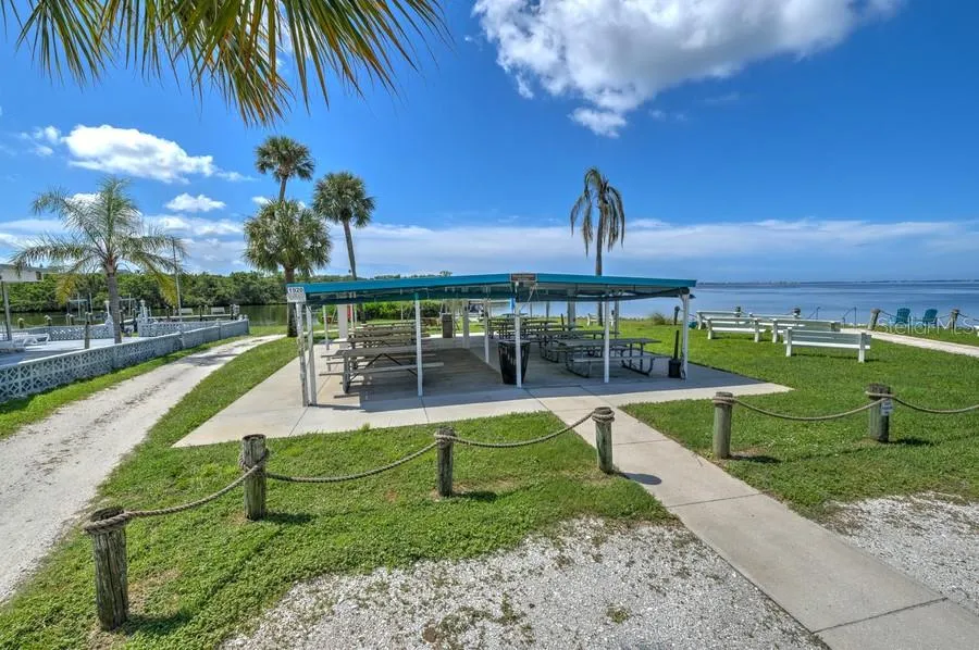 1916 ILLINOIS AVENUE Bradenton, FL 34207