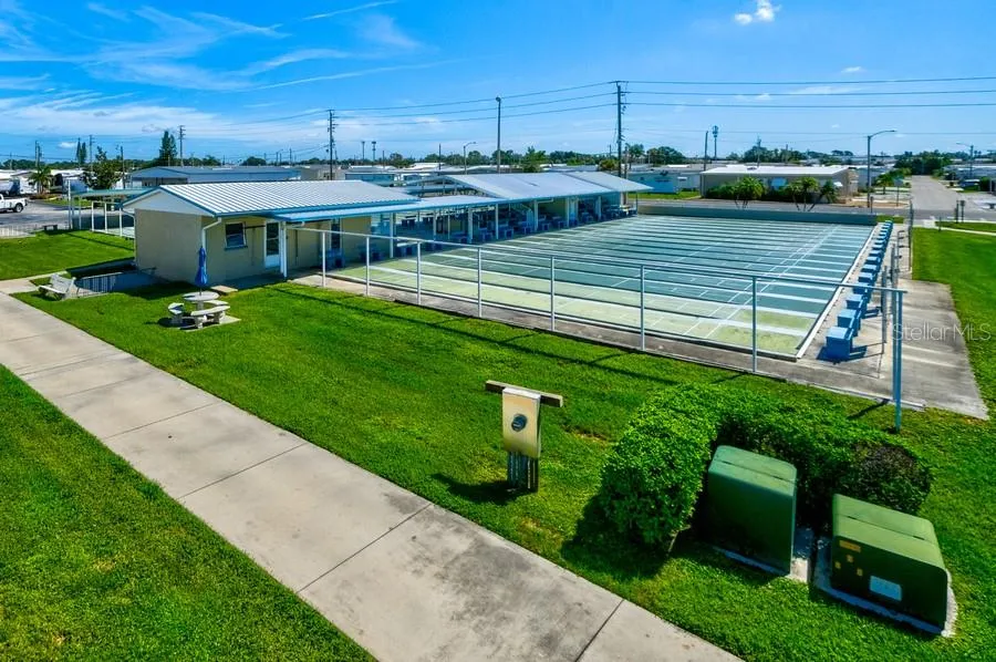 1916 ILLINOIS AVENUE Bradenton, FL 34207