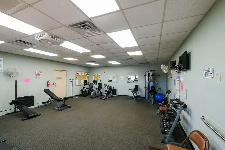 1916 ILLINOIS AVENUE Bradenton, FL 34207