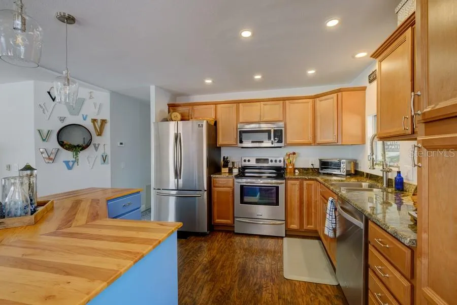 1916 ILLINOIS AVENUE Bradenton, FL 34207