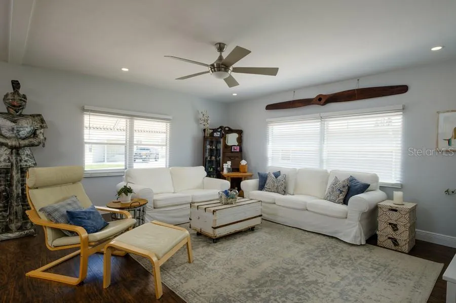 1916 ILLINOIS AVENUE Bradenton, FL 34207