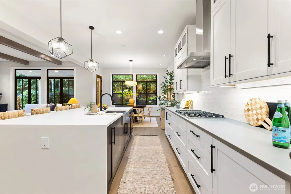 10402 NE 15th Street Bellevue, WA 98004