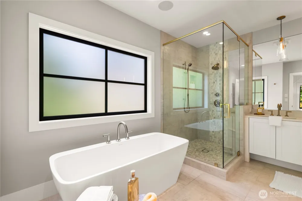 10402 NE 15th Street Bellevue, WA 98004
