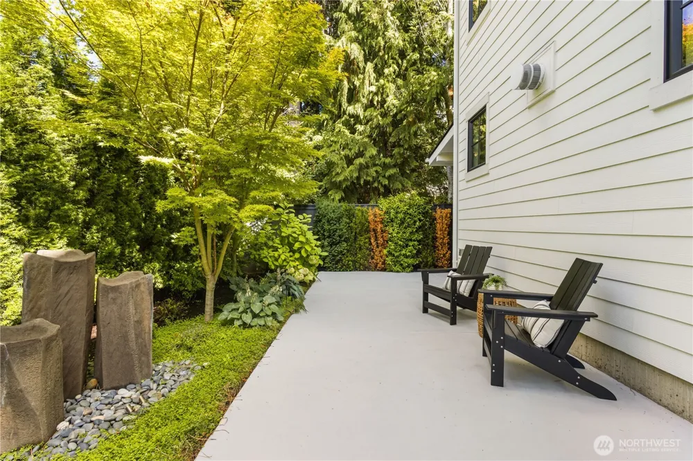 10402 NE 15th Street Bellevue, WA 98004