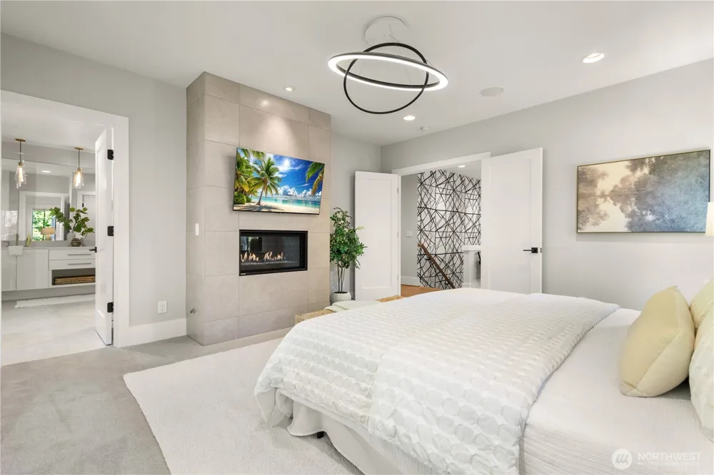 10402 NE 15th Street Bellevue, WA 98004