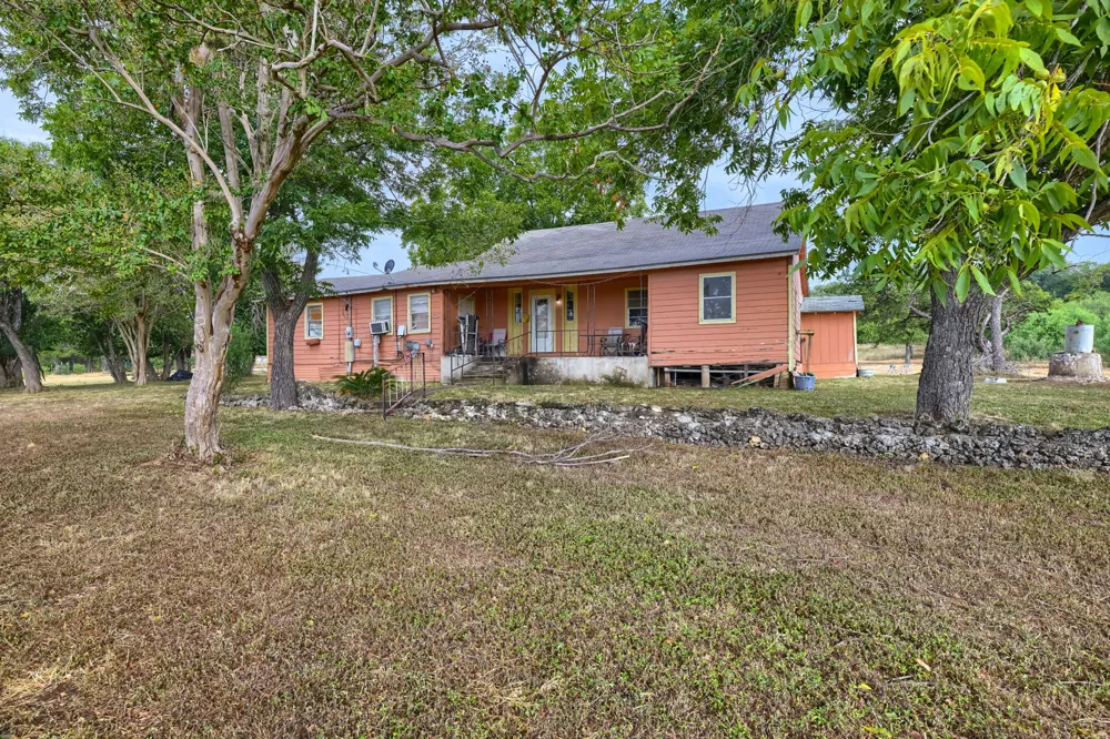 201 Hofheinz Street San Marcos, TX 78666