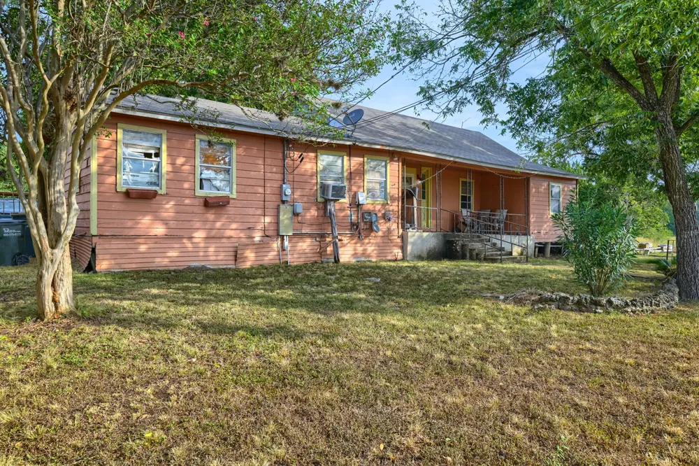 201 Hofheinz Street San Marcos, TX 78666