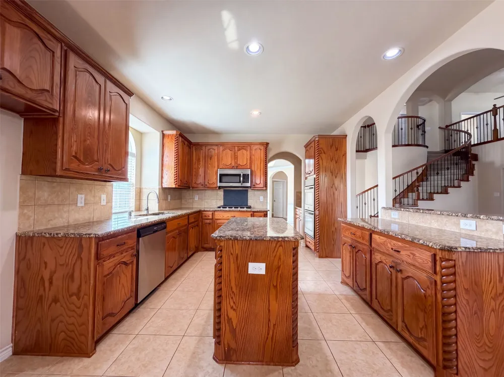 409 Lone Oak Court Kennedale, TX 76060