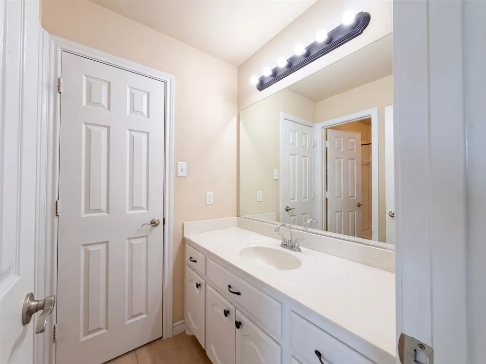 409 Lone Oak Court Kennedale, TX 76060
