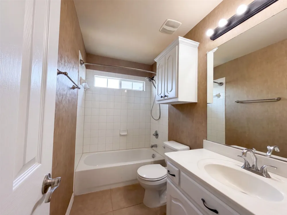 409 Lone Oak Court Kennedale, TX 76060