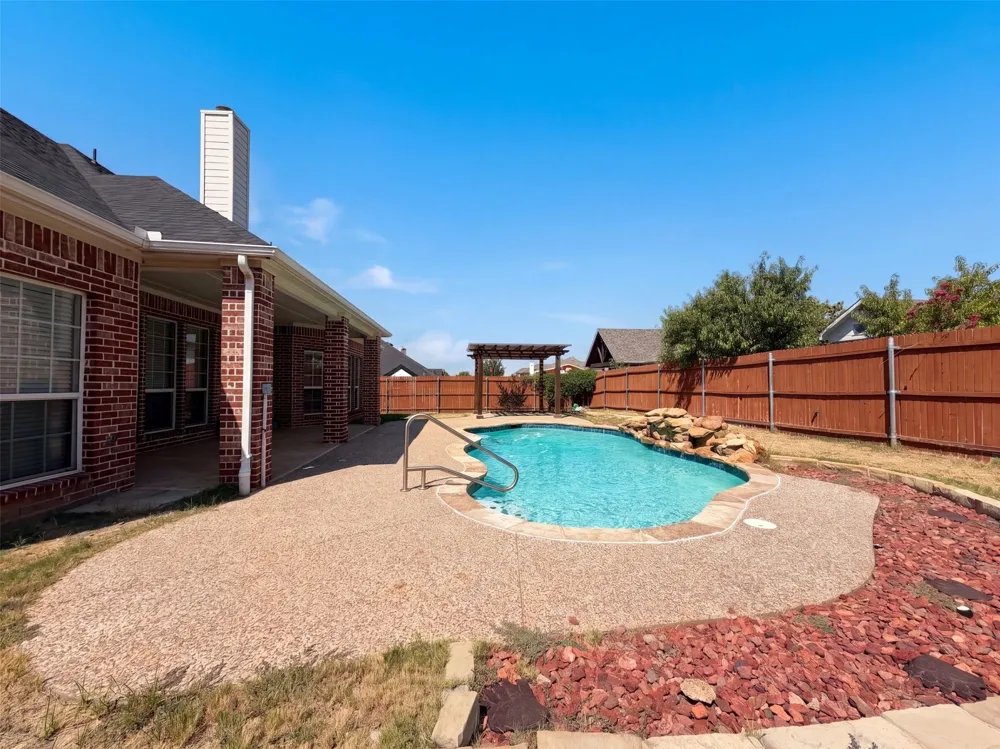 409 Lone Oak Court Kennedale, TX 76060