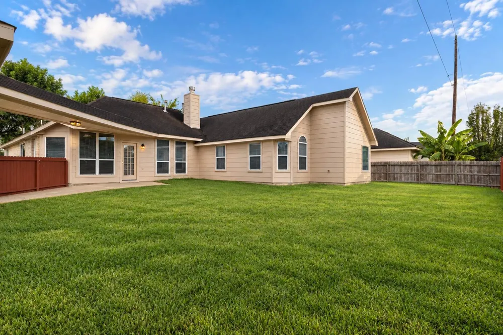 3207 Hickory Knoll Drive Pearland, TX 77581