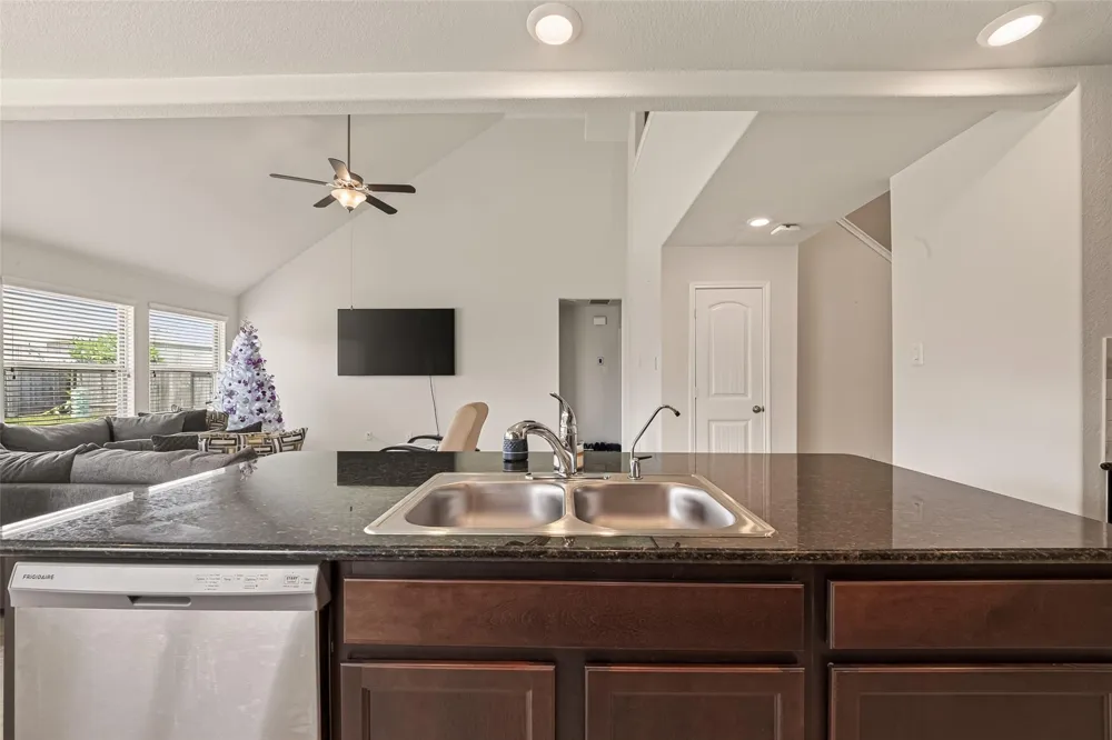 322 Marble Springs Lane La Marque, TX 77568
