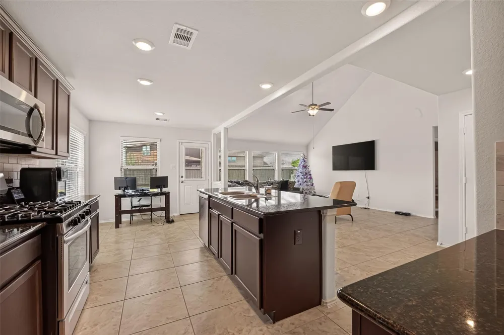 322 Marble Springs Lane La Marque, TX 77568