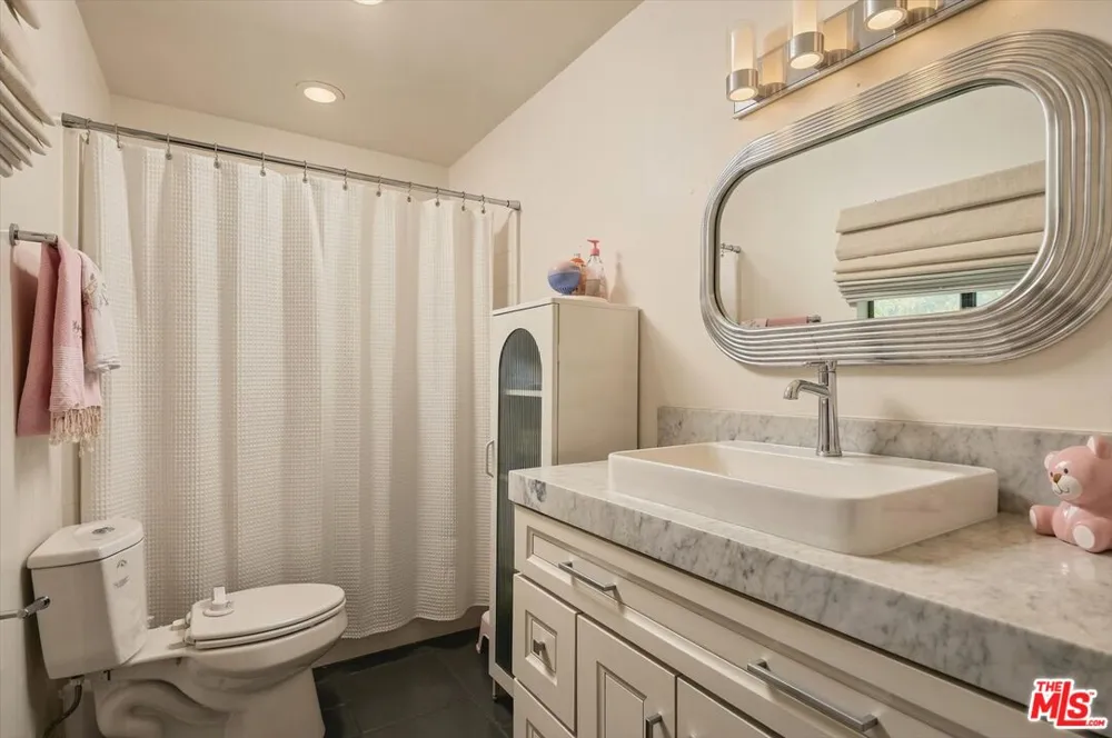 2299 Gloaming Way Beverly Hills, CA 90210