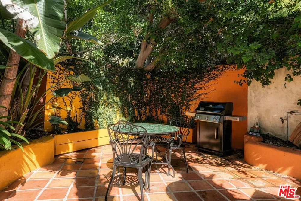 2299 Gloaming Way Beverly Hills, CA 90210