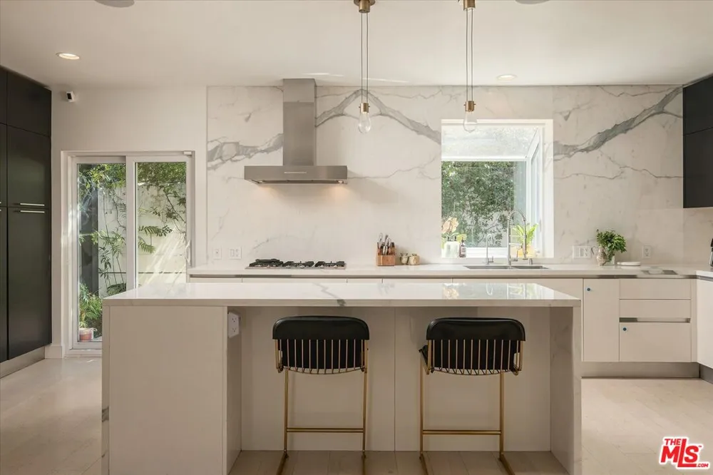 2299 Gloaming Way Beverly Hills, CA 90210