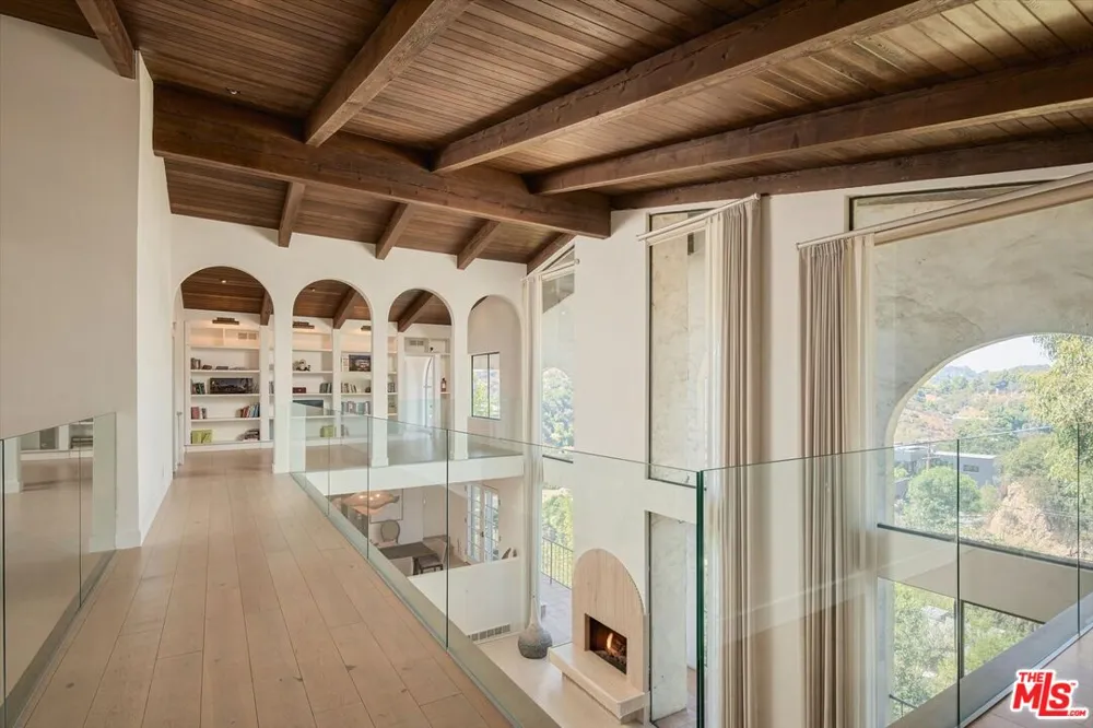 2299 Gloaming Way Beverly Hills, CA 90210