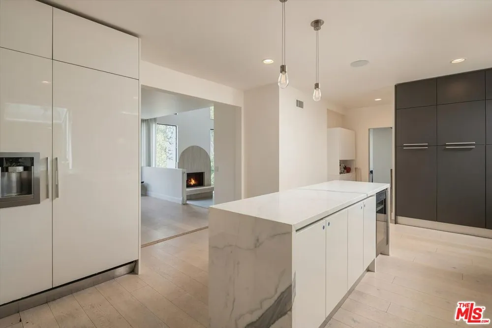 2299 Gloaming Way Beverly Hills, CA 90210