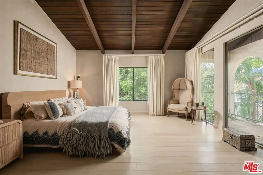 2299 Gloaming Way Beverly Hills, CA 90210