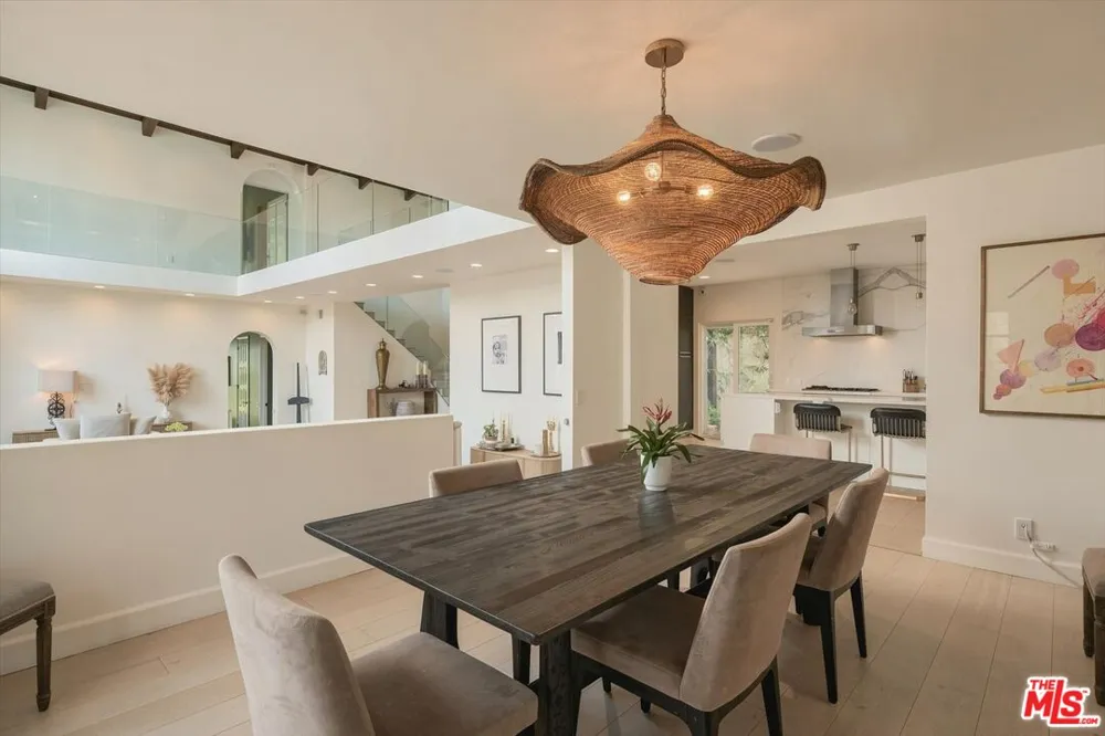 2299 Gloaming Way Beverly Hills, CA 90210