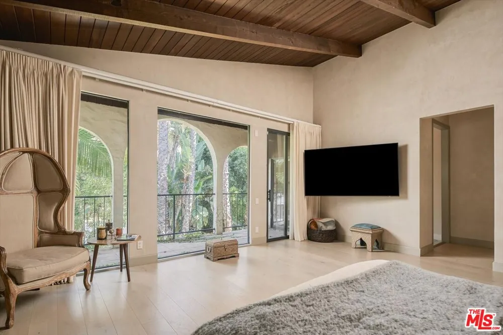 2299 Gloaming Way Beverly Hills, CA 90210