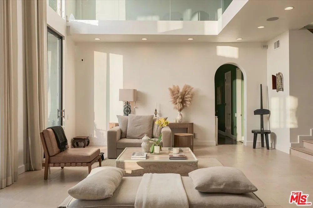 2299 Gloaming Way Beverly Hills, CA 90210