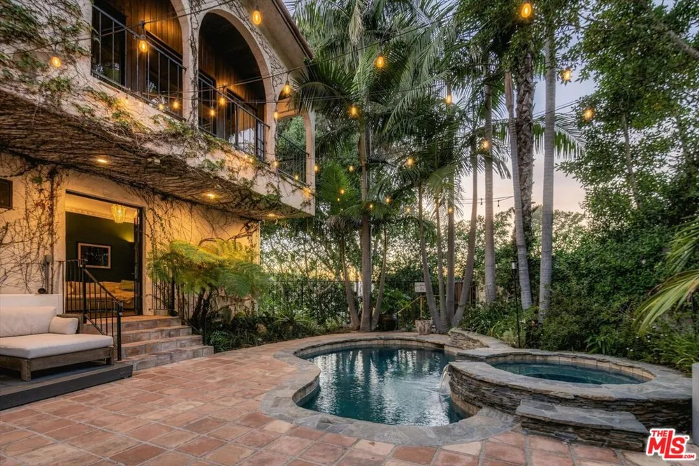 2299 Gloaming Way Beverly Hills, CA 90210