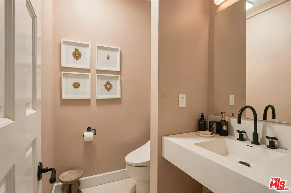 2299 Gloaming Way Beverly Hills, CA 90210