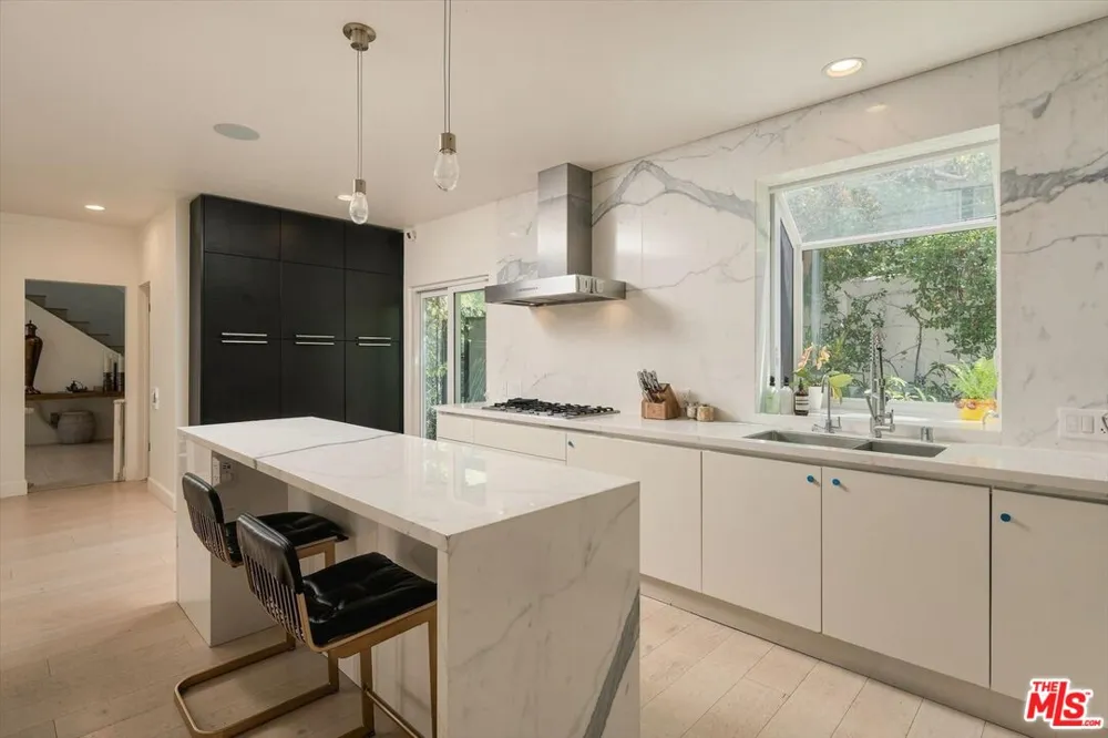 2299 Gloaming Way Beverly Hills, CA 90210