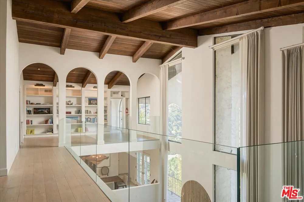2299 Gloaming Way Beverly Hills, CA 90210