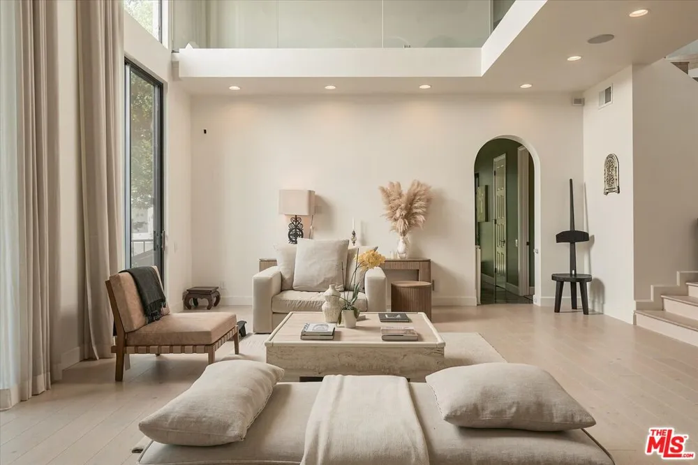 2299 Gloaming Way Beverly Hills, CA 90210
