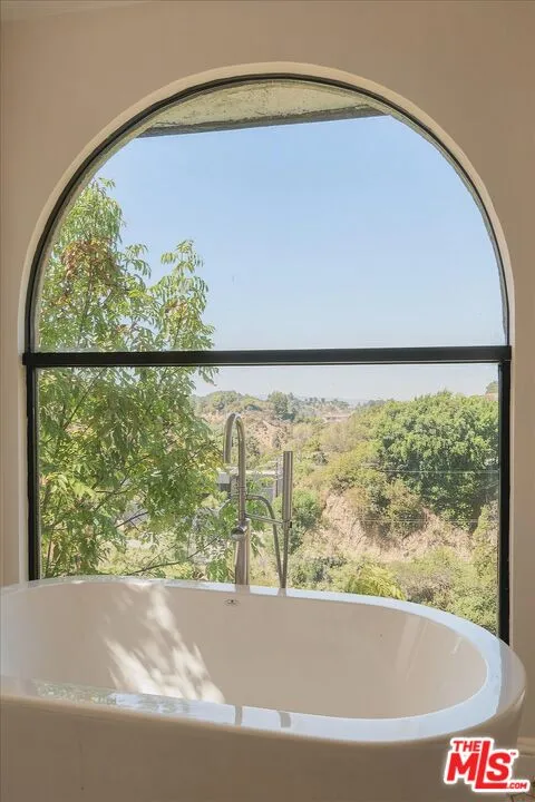 2299 Gloaming Way Beverly Hills, CA 90210