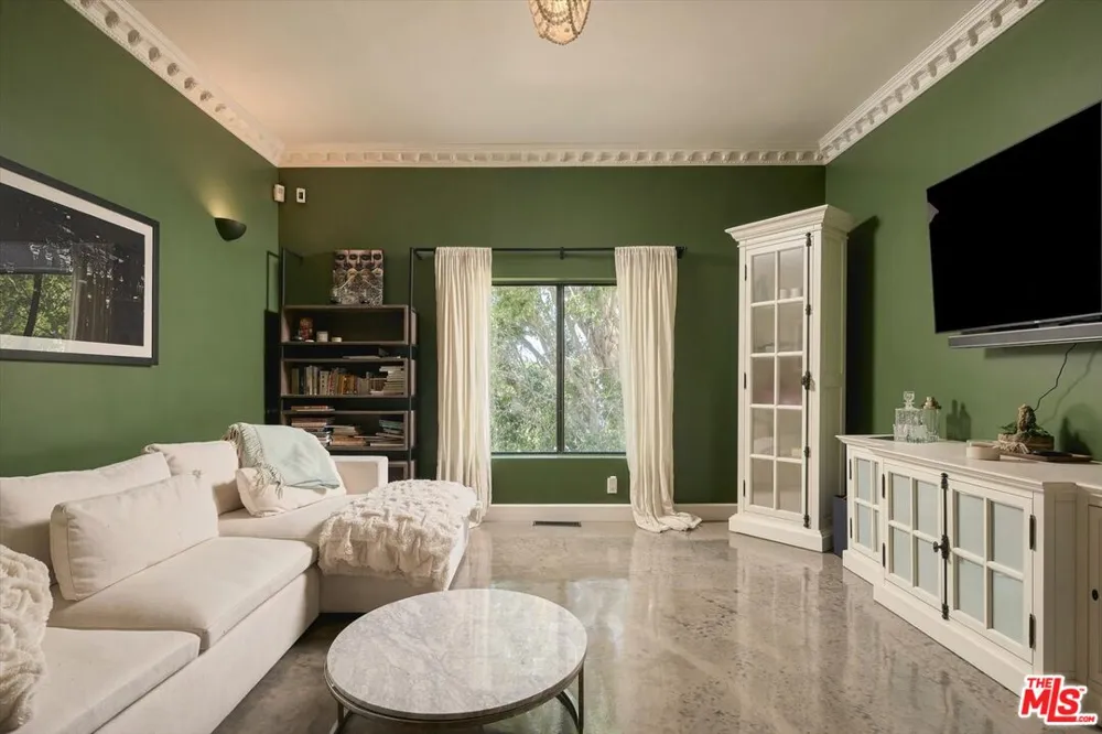 2299 Gloaming Way Beverly Hills, CA 90210
