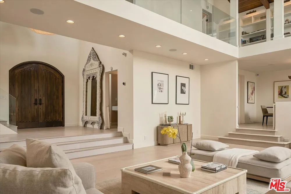 2299 Gloaming Way Beverly Hills, CA 90210