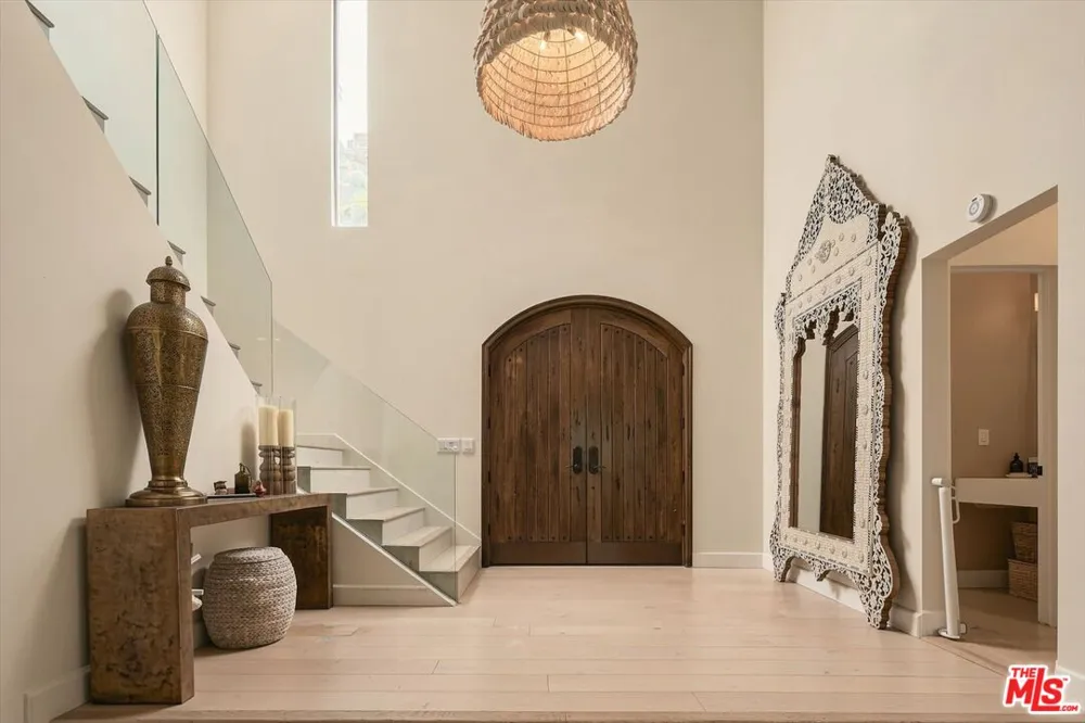 2299 Gloaming Way Beverly Hills, CA 90210