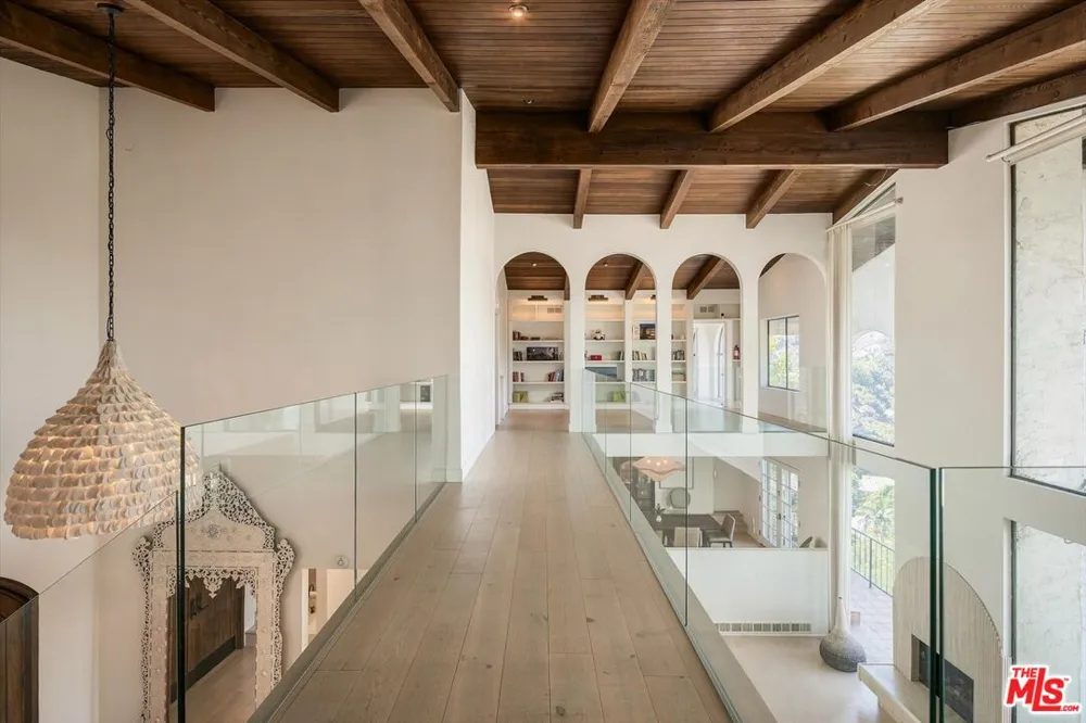2299 Gloaming Way Beverly Hills, CA 90210