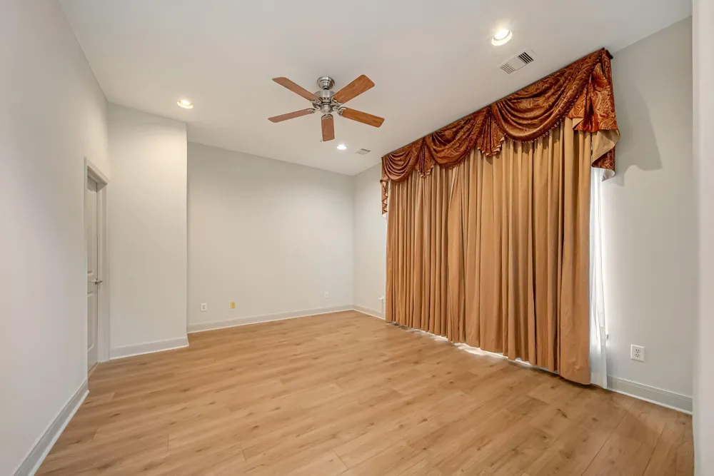 1914 Woodbury Street Houston, TX 77030