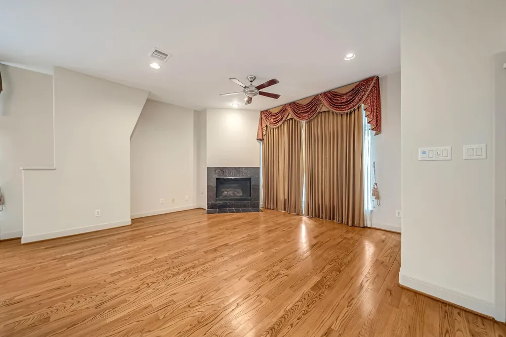 1914 Woodbury Street Houston, TX 77030