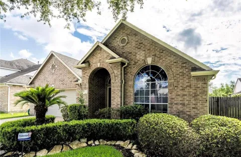 3827 Shady Breeze Drive