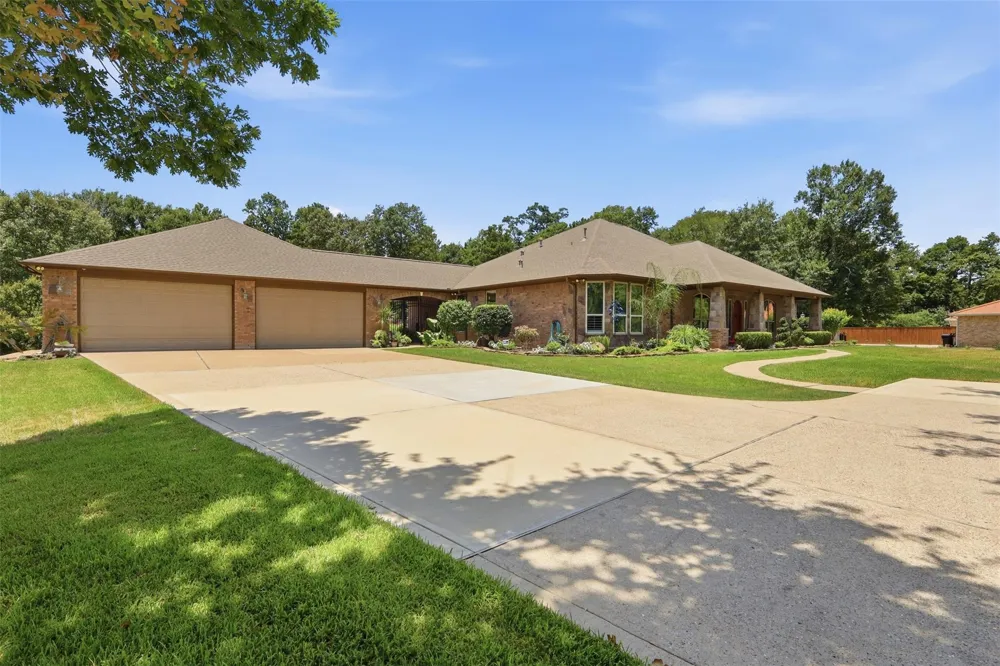 151 Lyndsey Drive Montgomery, TX 77316