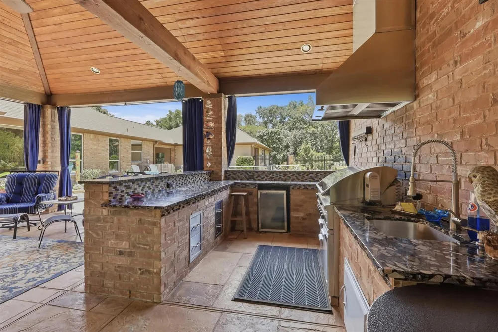 151 Lyndsey Drive Montgomery, TX 77316