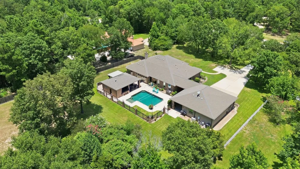 151 Lyndsey Drive Montgomery, TX 77316