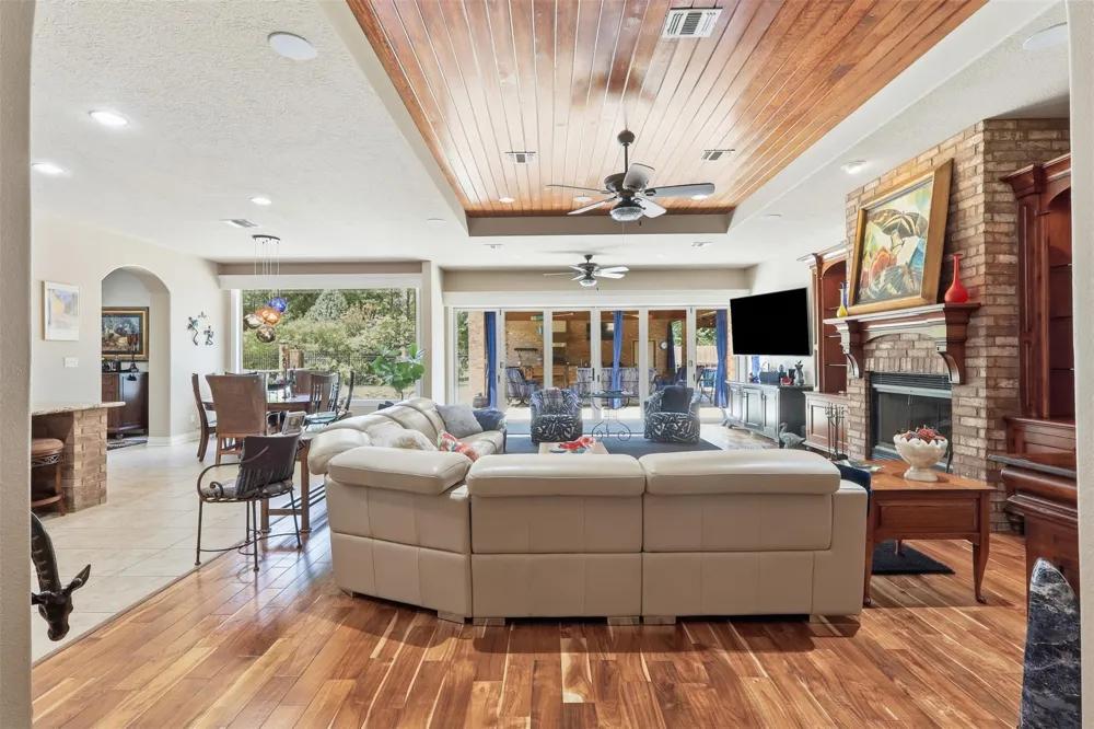 151 Lyndsey Drive Montgomery, TX 77316