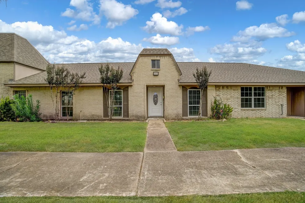 7180 Crownwest Street #7180 Houston, TX 77072